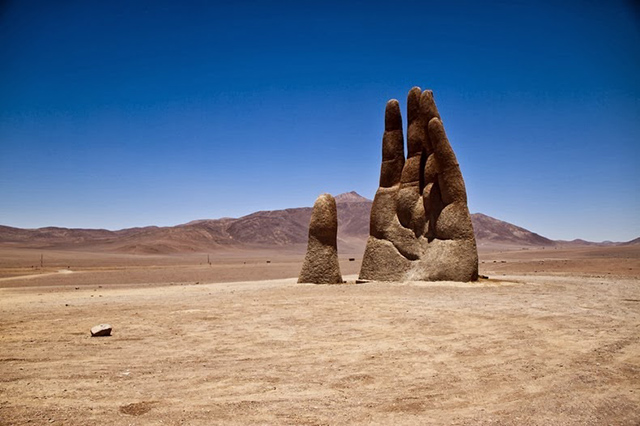 Hand_of_the_Desert_Atacama_Chile